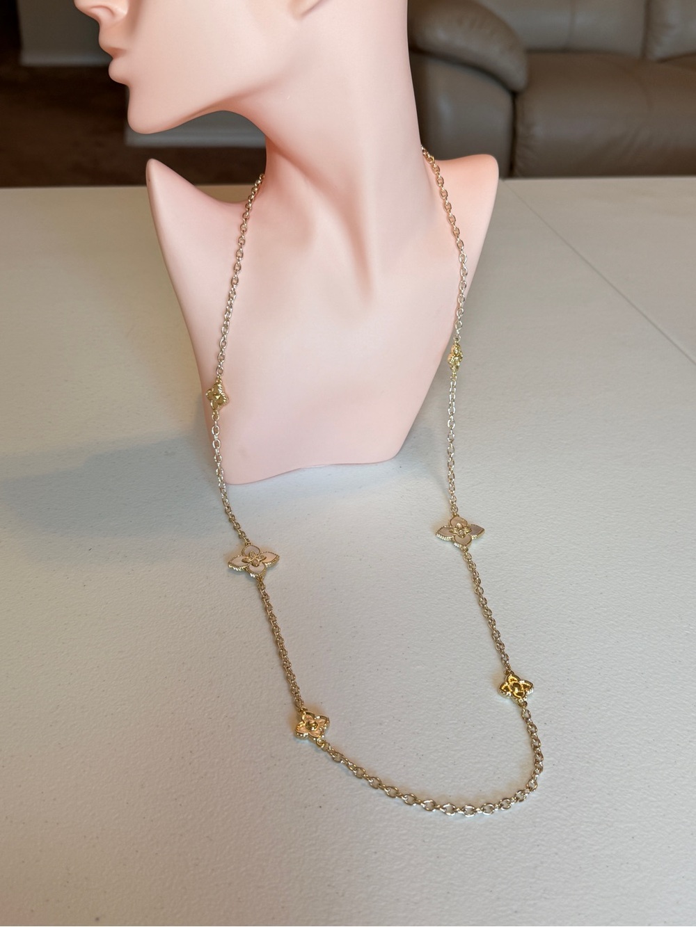 Alhambr Style Gold and Pearly White Floral Necklace With Zirconia - Picture 4 of 13
